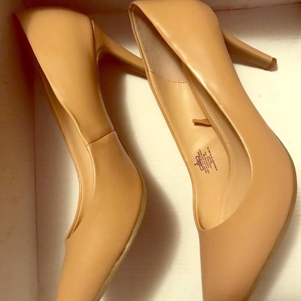 New Size 8 Old Navy nude pumps